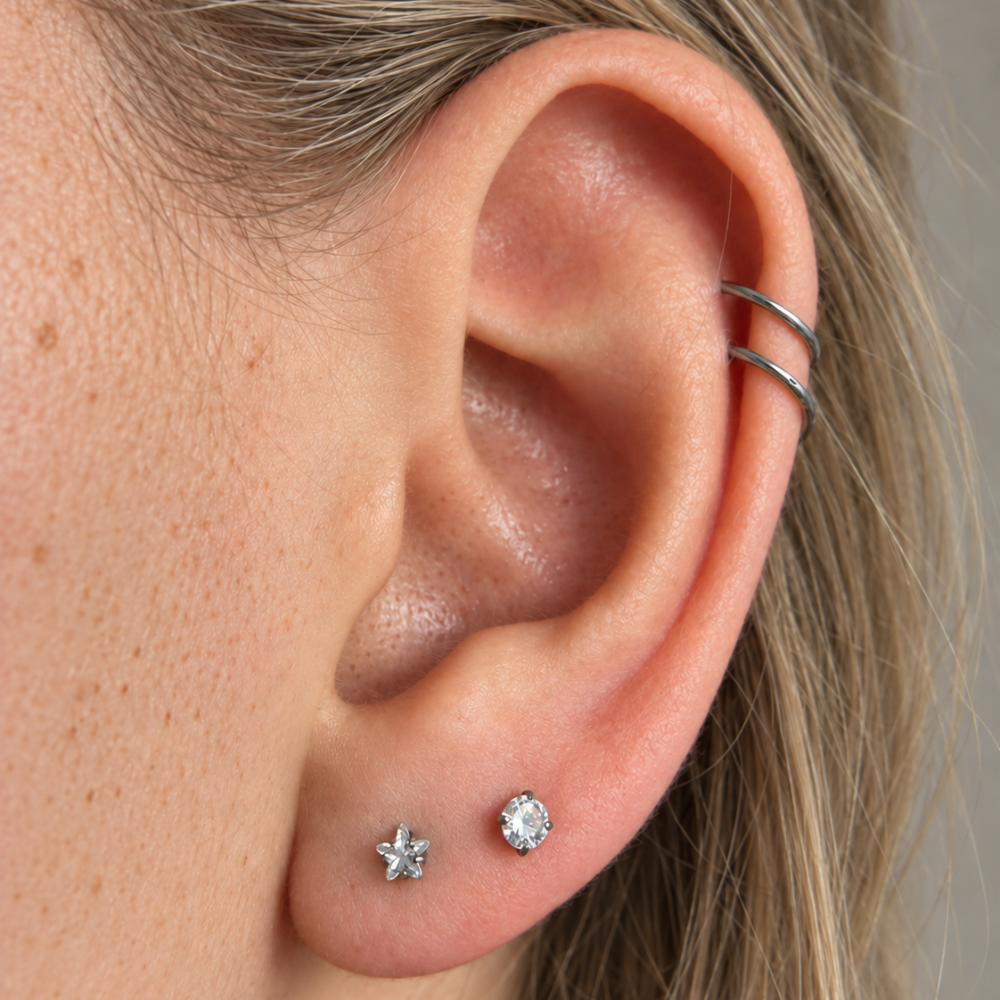 Labret met een ster en zirkonia op het oor
